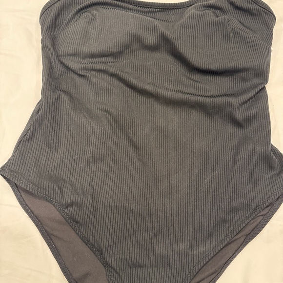 H&M Ribbed Black One Piece Swimsuit Bathing Suit - L - Picture 4 of 6